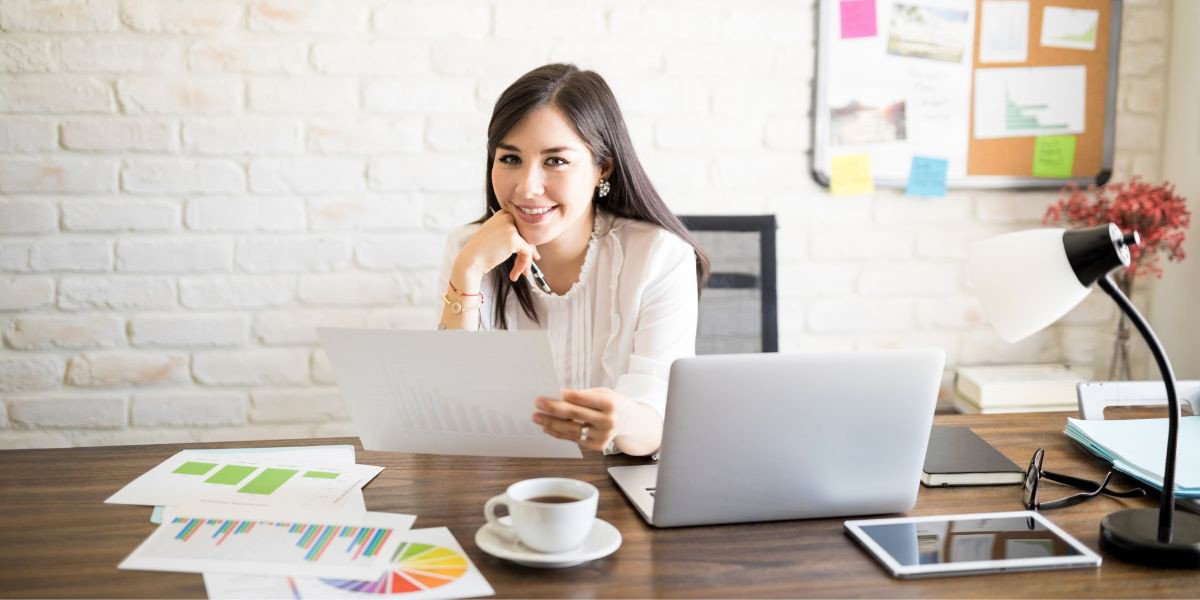 Chứng nhận ACCA trên nền xanh, minh chứng cho năng lực kế toán và tài chính toàn cầu.