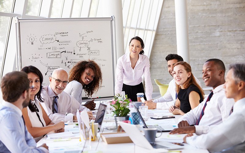 Hình ảnh thể hiện sự tập trung vào điểm chung của marketing không phân biệt