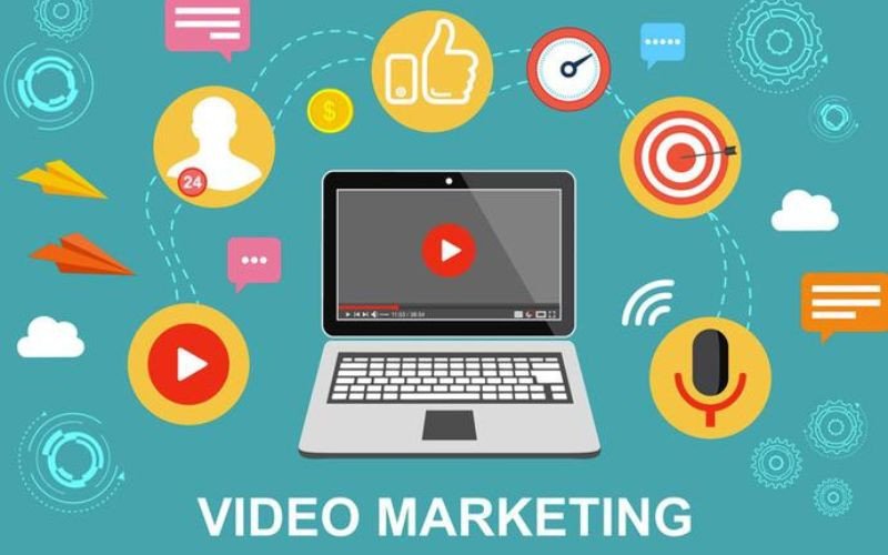 Màn hình hiển thị các nền tảng video phổ biến, nhấn mạnh tầm quan trọng của video marketing.