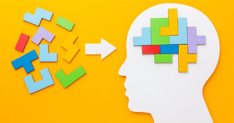 Mindset định nghĩa là tập hợp các niềm tin, thái độ và cách phản ứng với các vấn đề xung quanh cuộc sống và công việc