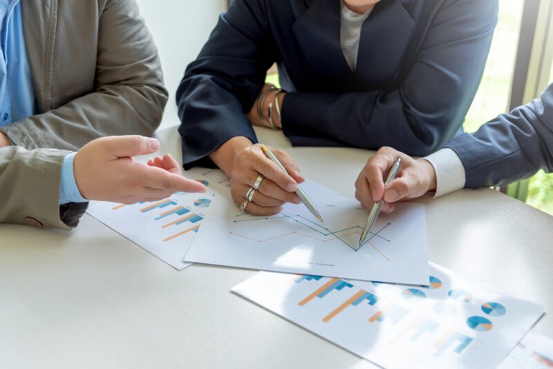 Nhân viên Sale Marketing lập kế hoạch chiến lược