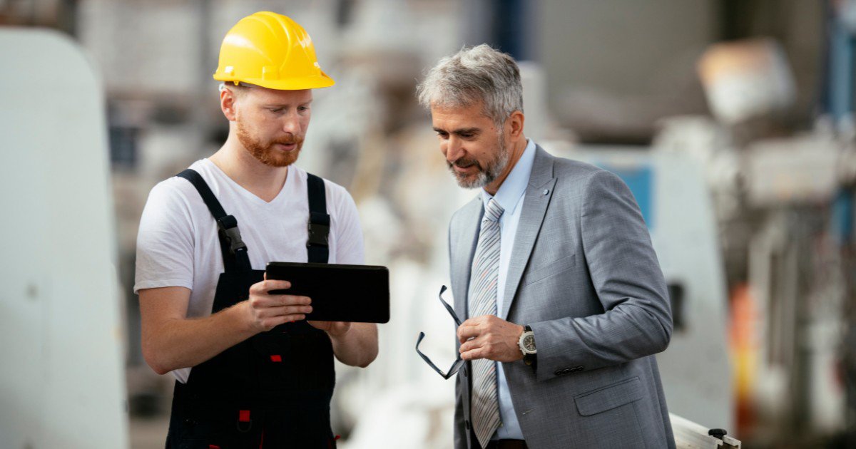 So sánh quản đốc sản xuất và giám đốc sản xuất trong ngành