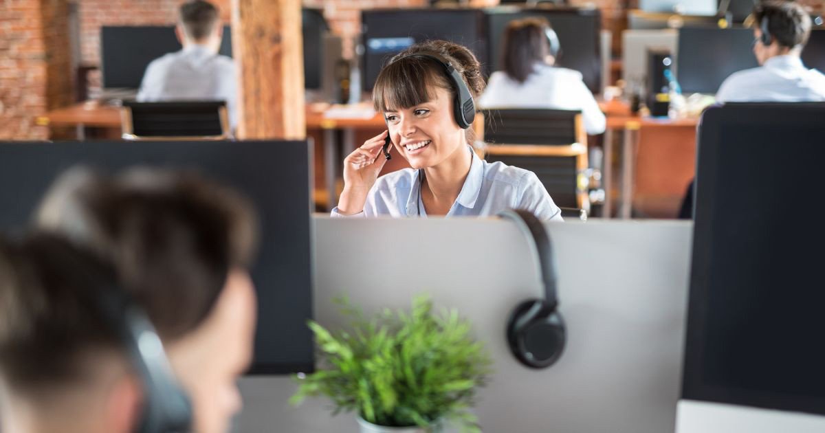 Vai trò đa dạng của Telesales trong việc kết nối và tương tác với khách hàng, từ tìm kiếm tiềm năng đến hỗ trợ và quản lý dữ liệu