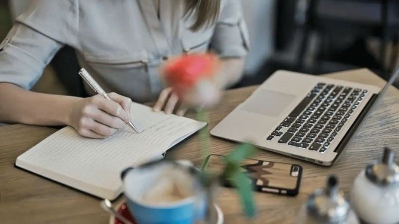 Bạn cần có khả năng diễn đạt ý tưởng rõ ràng, mạch lạc để tạo ra các nội dung quảng cáo