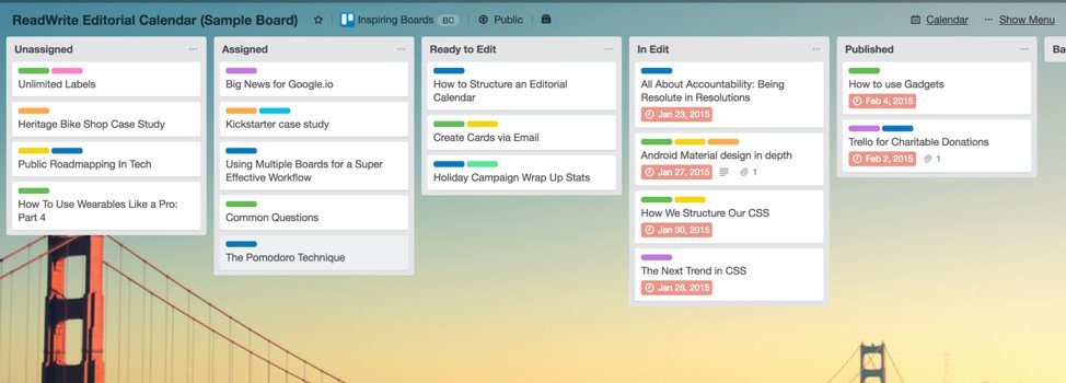Bảng Kanban Trello thể hiện quy trình quản lý lịch biên tập nội dung với trạng thái rõ ràng.