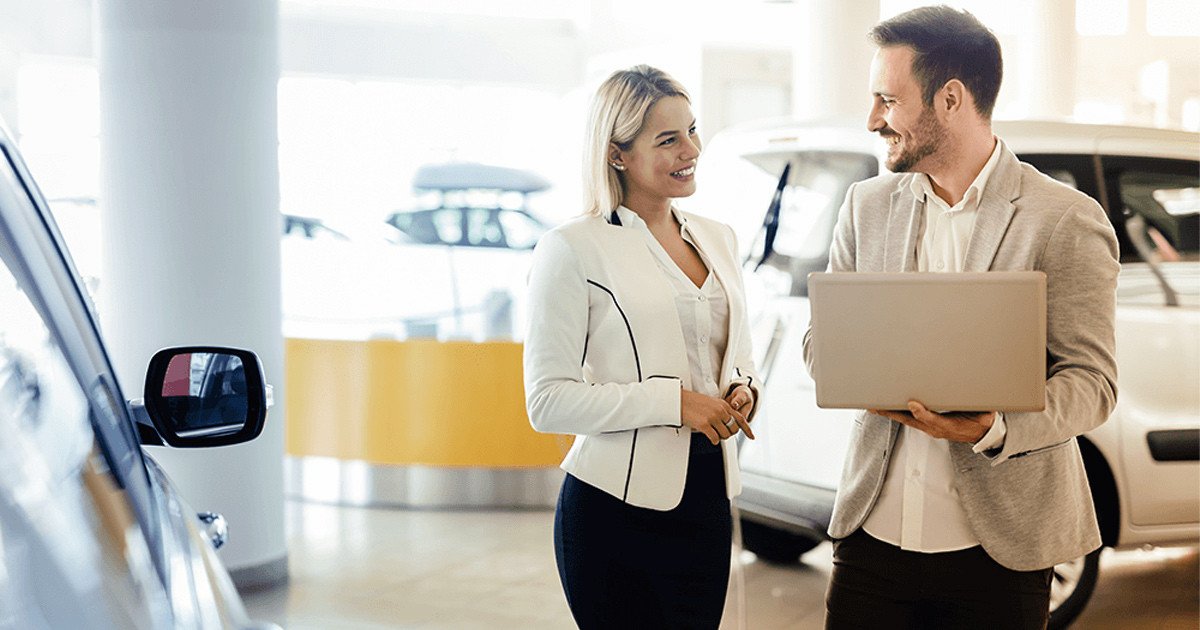 Bảng mô tả chi tiết các công việc của một nhân viên bán hàng bao gồm tìm kiếm khách hàng, tư vấn và quản lý đơn hàng.