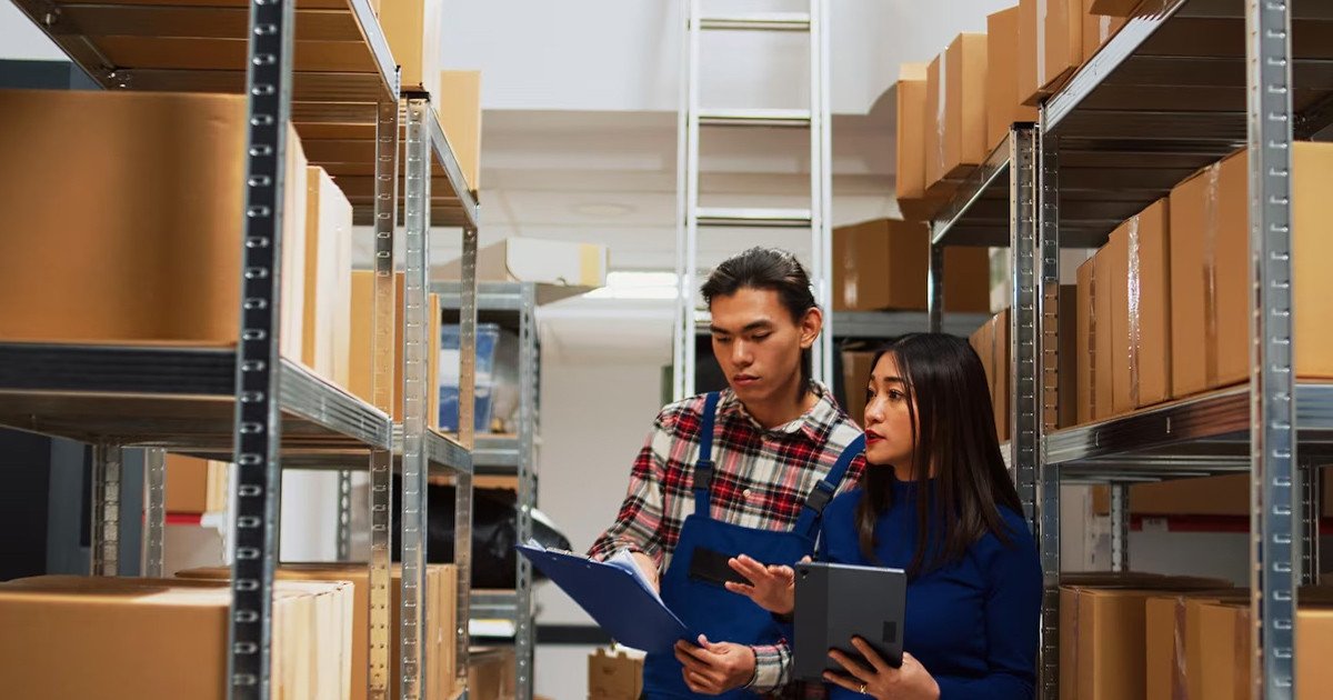 Biểu tượng các ngành nghề khác nhau nơi Product Manager có thể phát triển sự nghiệp, từ IT đến thương mại điện tử.
