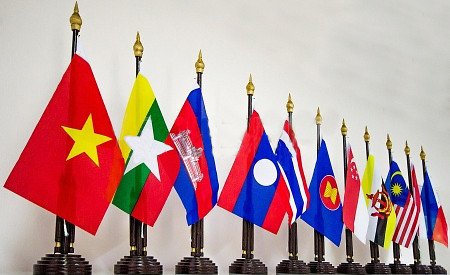 Biểu tượng Cộng đồng Kinh tế ASEAN (AEC) thể hiện sự hội nhập và hợp tác thương mại khu vực.