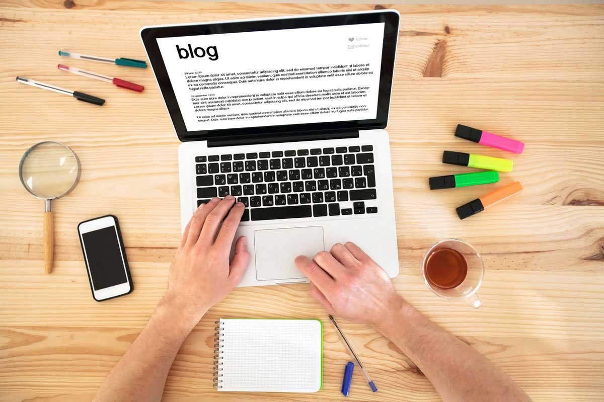 Blogger là những người tạo ra các bài viết với đa dạng thể loại nhằm mục đích giải đáp thắc mắc, chia sẻ, cung cấp kiến thức… cho người đọc