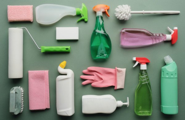 Bố cục flat lay sáng tạo với các vật dụng văn phòng phẩm