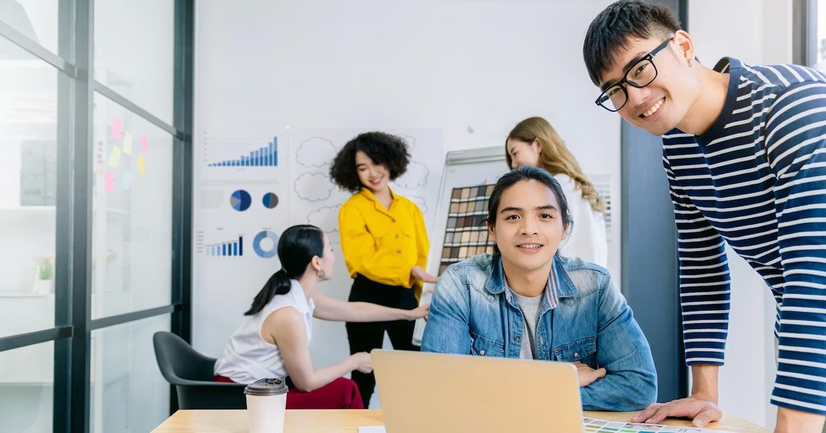 Các biểu tượng đại diện cho những kỹ năng mềm cần thiết để hoạt động teamwork hiệu quả như giao tiếp và giải quyết xung đột