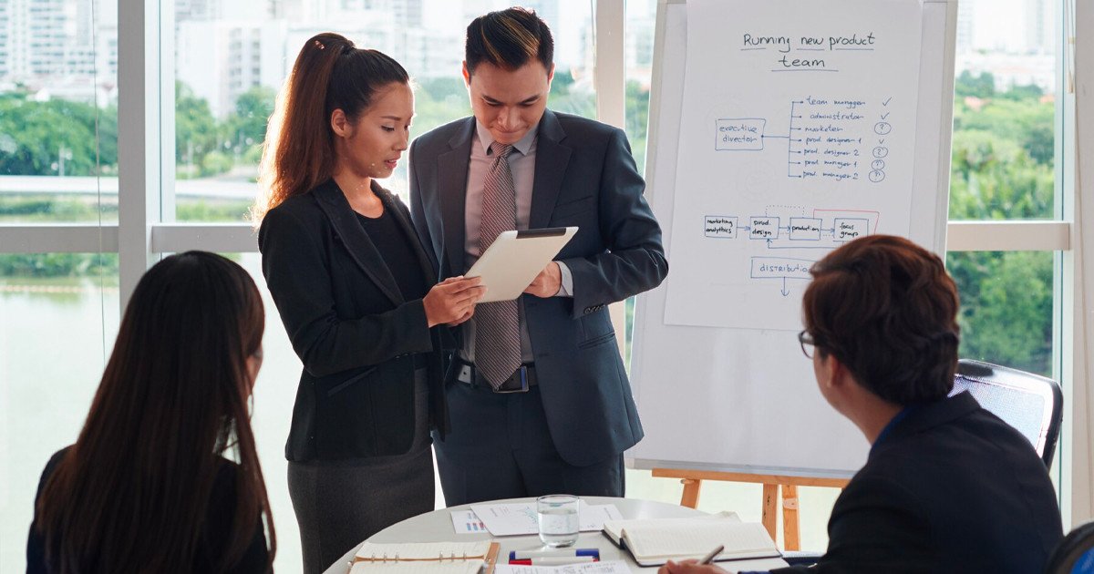 Các bước thực hiện phong cách lãnh đạo dân chủ hiệu quả trong môi trường công sở