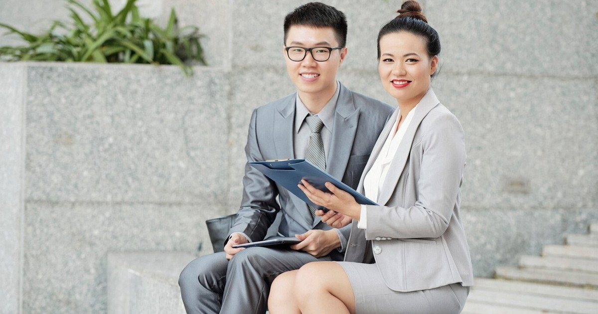 Các kỹ năng thiết yếu khi tương tác và phục vụ khách hàng cá nhân, bao gồm giao tiếp, lắng nghe và thuyết phục.