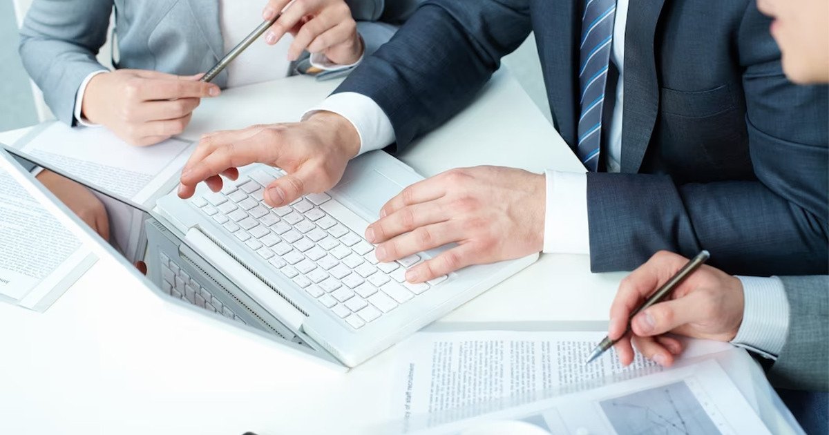 Các kỹ năng và yêu cầu cần thiết cho một kế toán nội bộ chuyên nghiệp, bao gồm chuyên môn và kỹ năng mềm