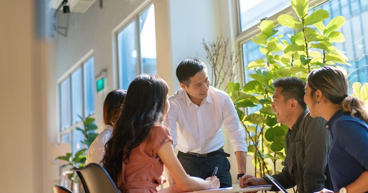 Các nguyên tắc cốt lõi của quản trị sự thay đổi bao gồm thấu hiểu, kế hoạch phù hợp, thực hiện và giao tiếp hiệu quả