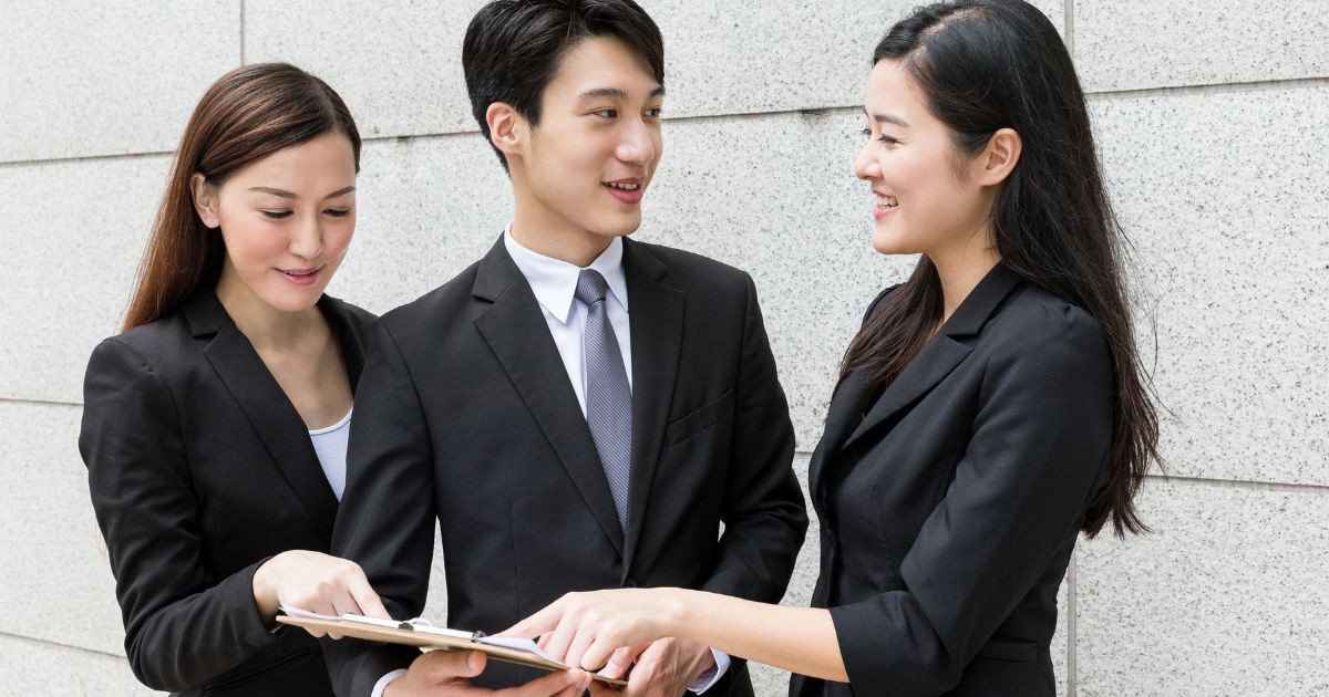 Các vị trí và vai trò phổ biến trong lĩnh vực Marketing, từ Digital Marketer đến Content Specialist, thể hiện sự đa dạng của ngành nghề.