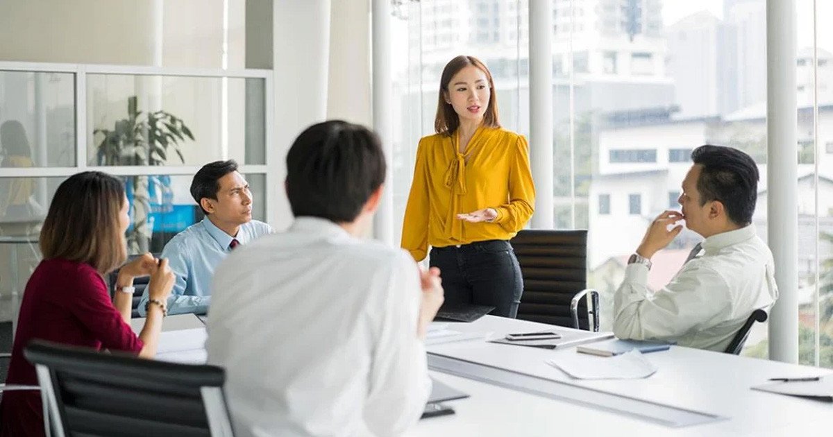 Công việc chính của MarCom Manager trong phát triển chiến lược truyền thông.
