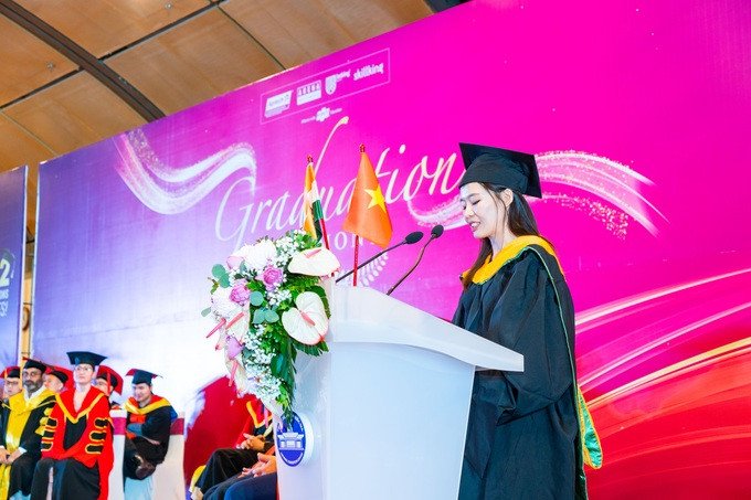 Đàm Khánh Ly, cựu sinh viên Fullstack Digital Marketing, chia sẻ cảm xúc và kinh nghiệm học tập tại buổi lễ tốt nghiệp FPT Skillking.