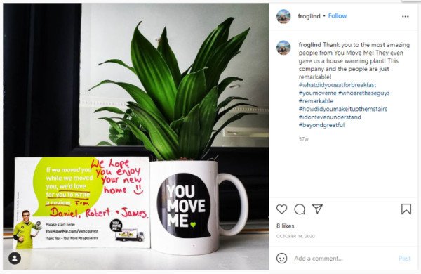 Đánh giá tích cực về dịch vụ vận chuyển You Move Me Vancouver từ khách hàng, thể hiện qua ảnh chụp postcard yêu cầu đánh giá.