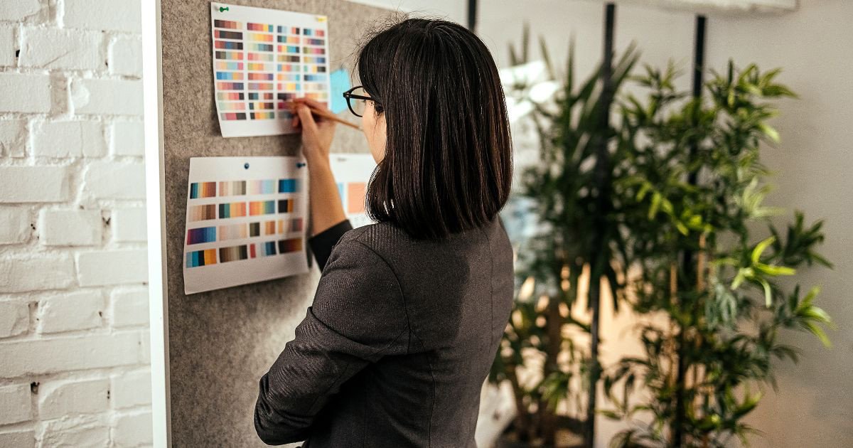 Đo lường chiến lược kinh doanh là việc đặt ra các mục tiêu có thể định lượng và phân tích chỉ số hiệu suất