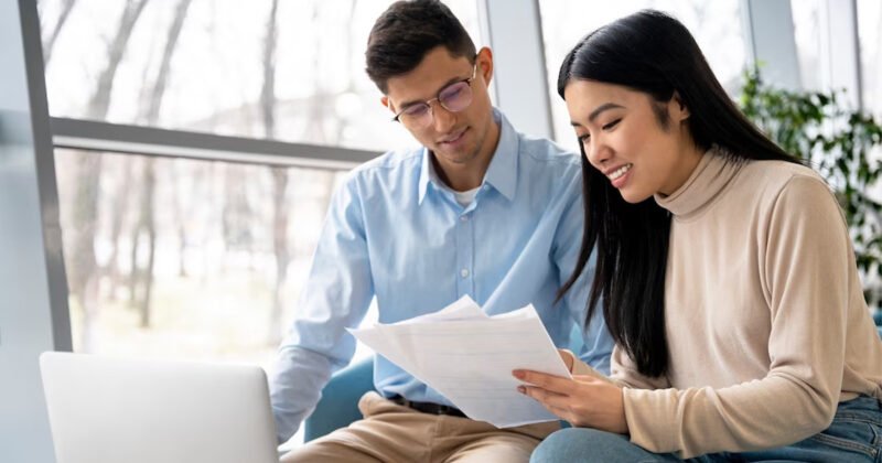 Doanh số là tổng số tiền mà doanh nghiệp thu được từ việc bán hàng hóa, dịch vụ trong một khoảng thời gian nhất định