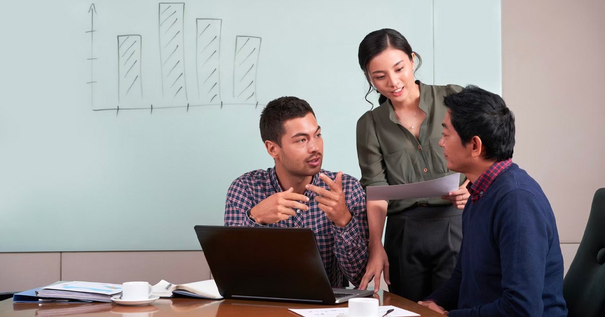 E-commerce Operations Executive quản lý các hoạt động kinh doanh trên sàn thương mại điện tử