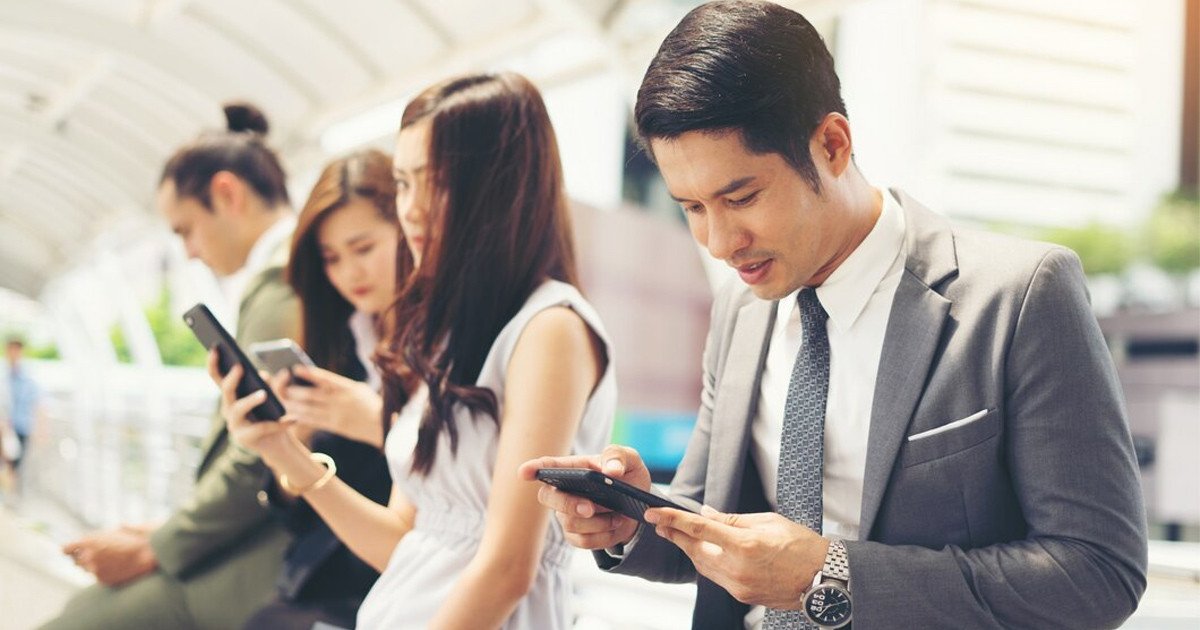 Gen X trong vai trò lãnh đạo và đóng góp vào nền kinh tế, thể hiện sự ổn định và kinh nghiệm chuyên môn.