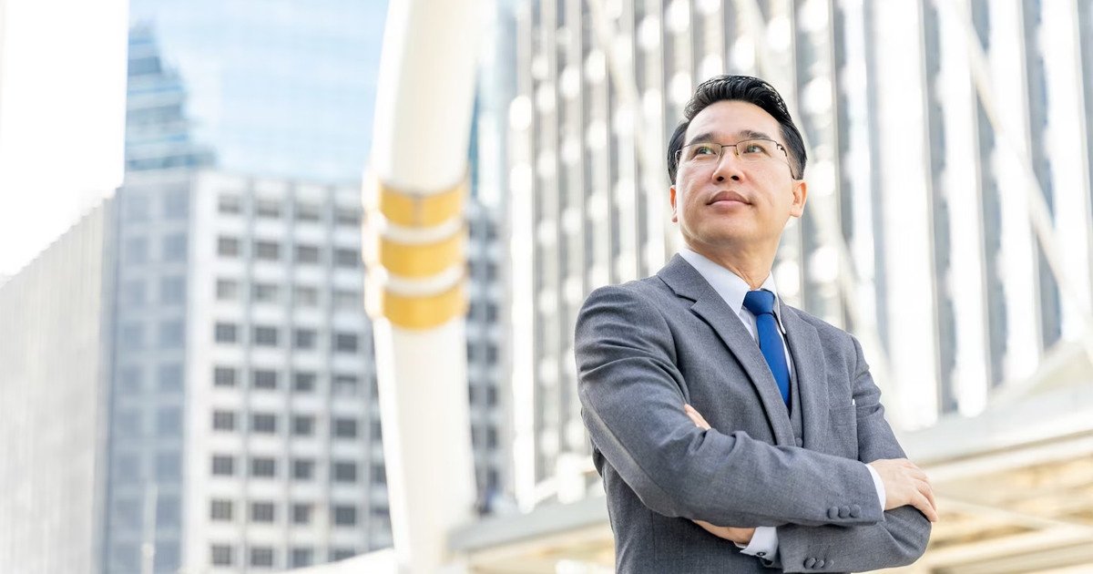 Giám đốc điều hành tham gia khóa học quản trị doanh nghiệp chuyên sâu để định hình chiến lược.