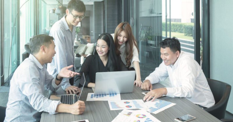 Giám đốc Kinh doanh (Chief Customer Officer – CCO) là người đứng đầu, điều hành toàn bộ các hoạt động liên quan đến kinh doanh
