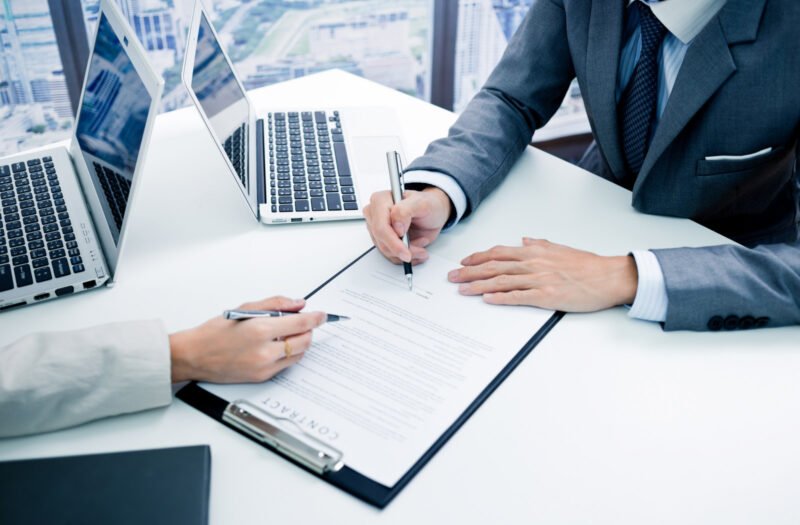 Giám đốc Tài chính đang thảo luận chiến lược tăng trưởng với đội ngũ