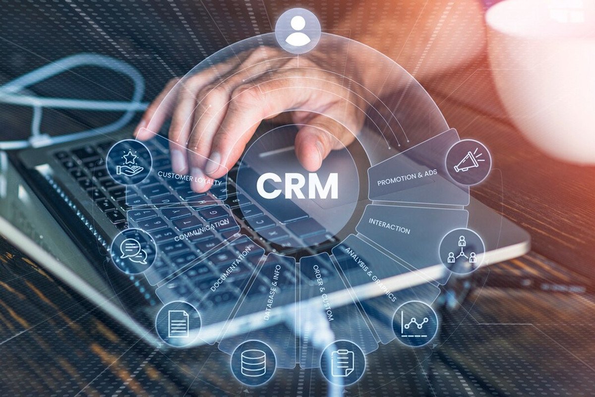 Giao diện người dùng minh họa các chức năng chính của một hệ thống CRM