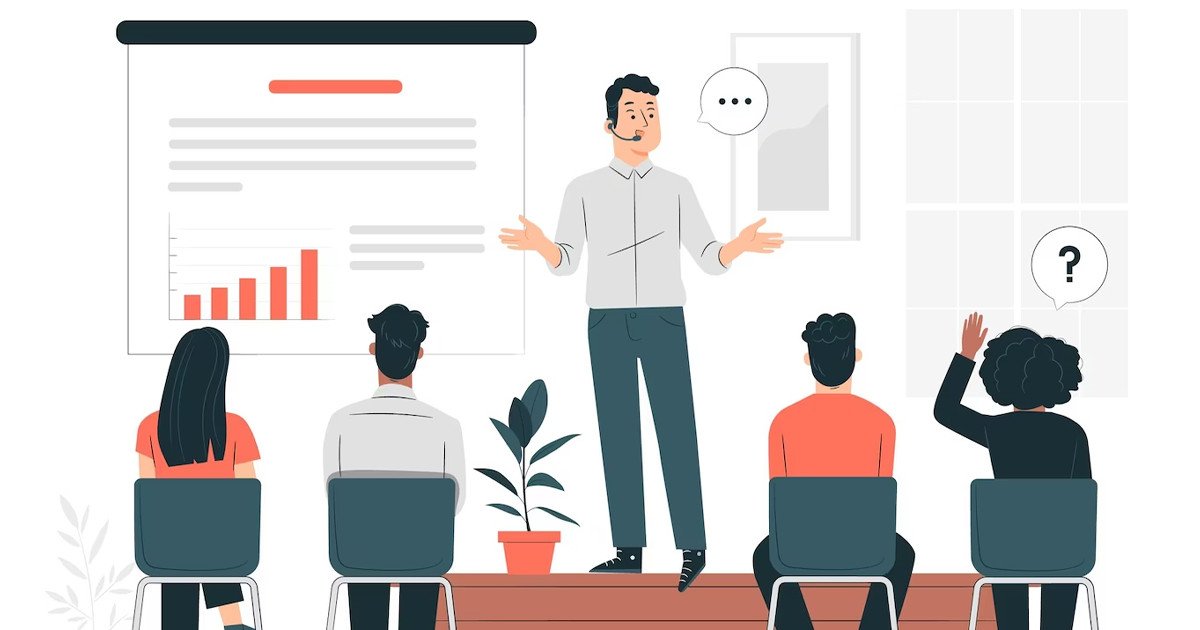 Giáo viên đang giảng bài bằng sơ đồ tư duy, thể hiện các kỹ năng sư phạm cần thiết.