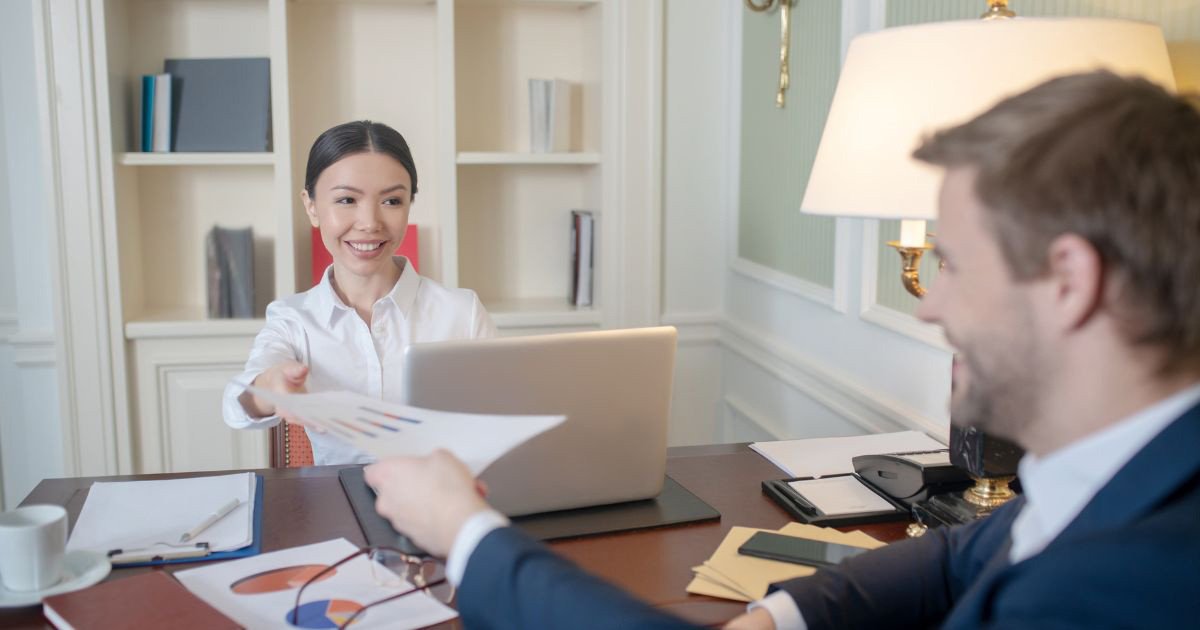 Hình ảnh biểu trưng cho những lầm tưởng phổ biến về chỉ số KPI, ảnh hưởng đến việc triển khai hiệu quả trong doanh nghiệp.