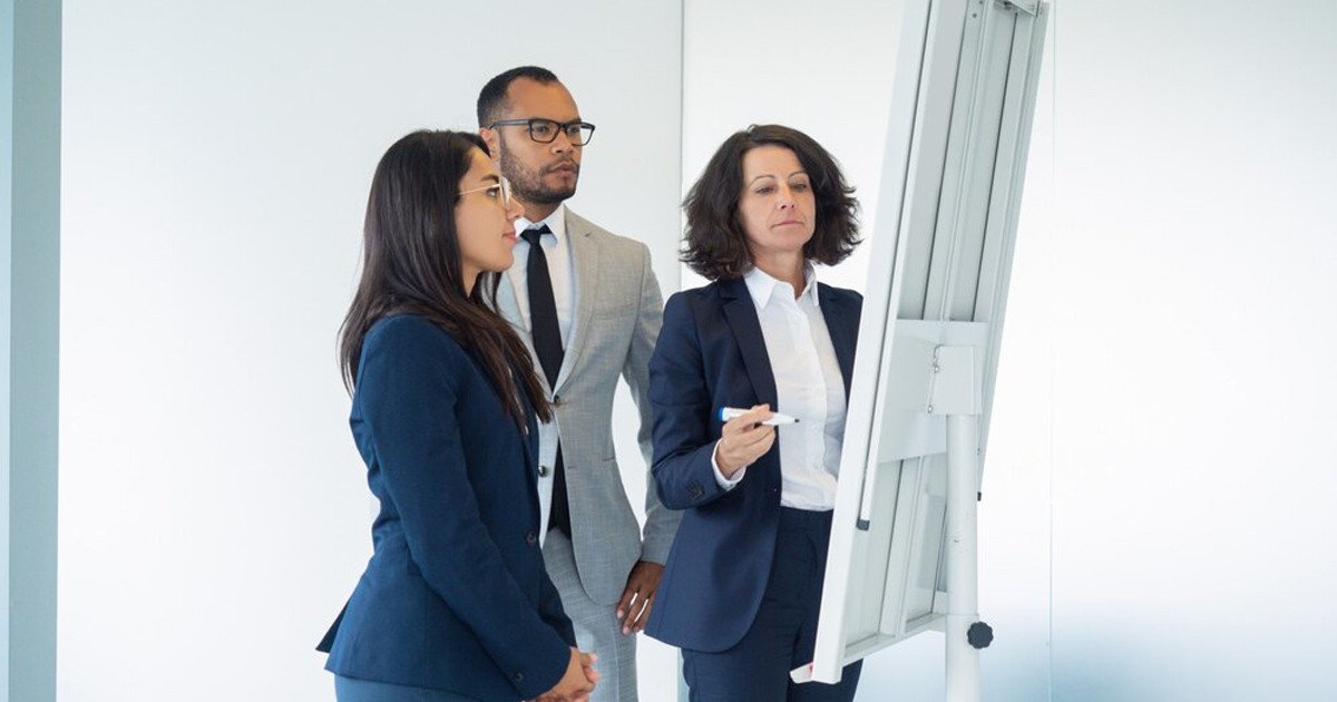 Hình ảnh các sơ đồ thể hiện 7 mô hình chương trình mentorship đa dạng trong môi trường doanh nghiệp.
