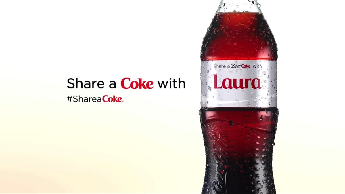 Hình ảnh chiến dịch Share a Coke của Coca-Cola với hashtag #ShareaCoke, minh họa cách hashtag viral thành công