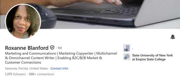 Hình ảnh hồ sơ LinkedIn của Roxanne Blanford với các danh xưng công việc đa dạng như nhà tiếp thị nội dung và người viết quảng cáo