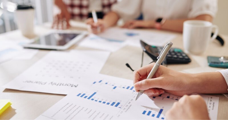 Hình ảnh minh họa định nghĩa và quy trình quản trị tài chính hiệu quả trong doanh nghiệp