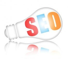 Hình ảnh minh họa quá trình audit SEO website với biểu tượng kính lúp trên trang web, nhấn mạnh việc kiểm tra SEO nội dung.