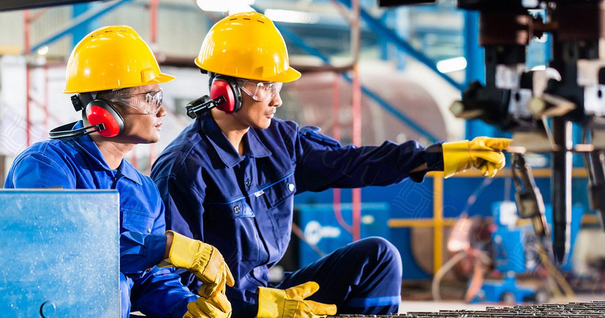 Hình ảnh minh họa vai trò của người lao động trong kinh tế vĩ mô, từ đóng góp vào GDP đến thúc đẩy tiêu dùng và chuyển dịch cơ cấu ngành nghề.