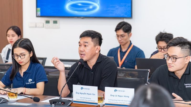 Hình ảnh ông Nguyễn Mạnh Tấn, CMO của Haravan, chuyên gia về digital marketing và giải pháp thương mại điện tử