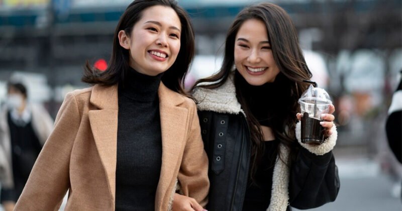 Khách hàng trung thành là những người có niềm tin và gắn bó lâu dài với một sản phẩm, dịch vụ hay thương hiệu cụ thể, tạo nên sự bền vững cho doanh nghiệp