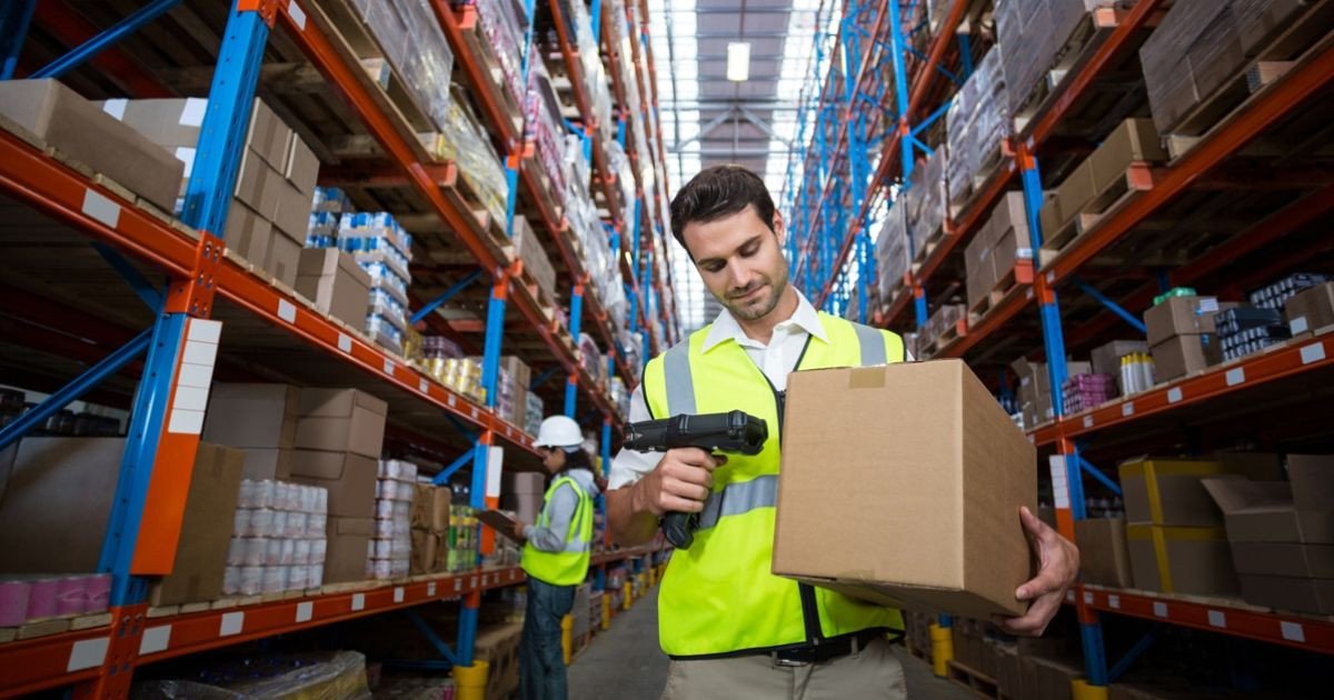 KPI công việc của thủ kho liên quan đến hiệu suất vận chuyển và chất lượng hàng hóa