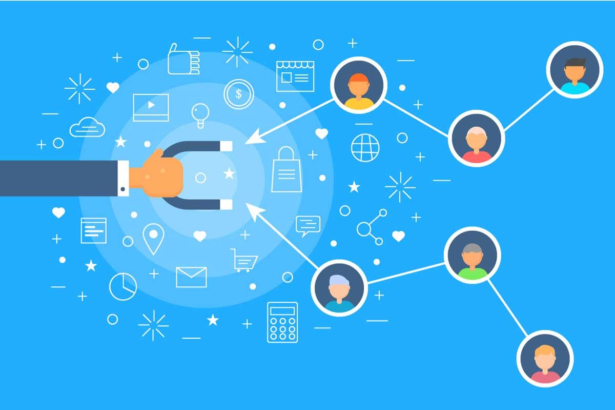 Kỹ năng giao tiếp hiệu quả giúp Marketer truyền tải thông điệp và thu hút khách hàng tiềm năng.