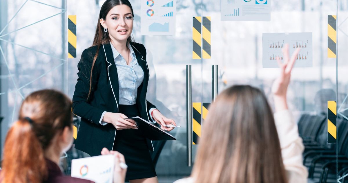 Lãnh đạo phát triển bản thân và đội ngũ bằng cách học hỏi và đào tạo