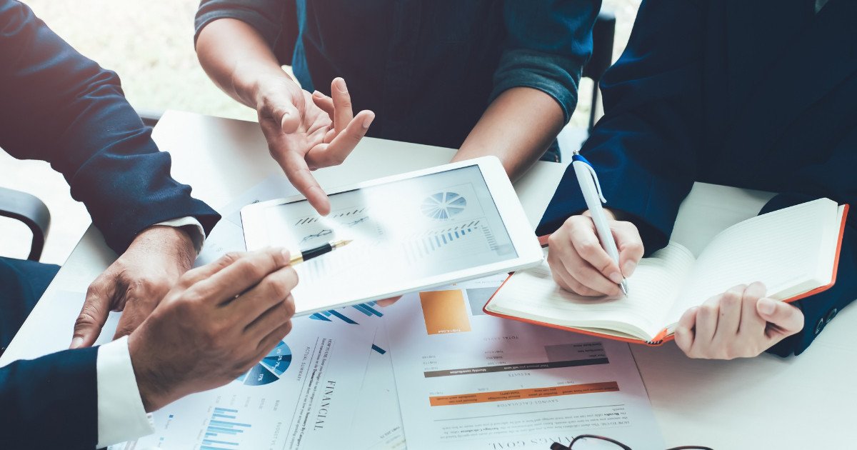 Minh họa các công việc chính của Key Account Manager, bao gồm quản lý dự án và tương tác với đối tác để đạt được mục tiêu kinh doanh.