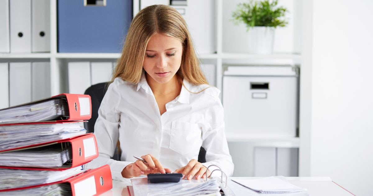 Minh họa các loại thuế phổ biến tại Việt Nam, bao gồm thuế thu nhập cá nhân, thuế VAT và các khoản thuế quan trọng khác.
