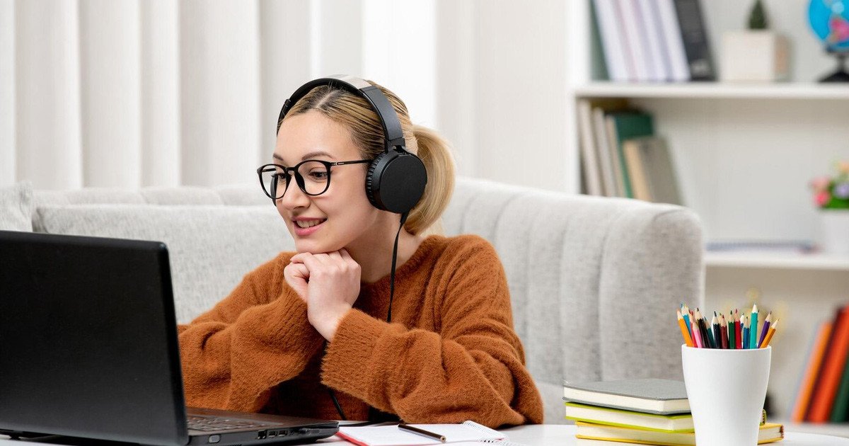 Minh họa các lợi ích chính của học liệu số, bao gồm khả năng truy cập, tính linh hoạt và tiết kiệm chi phí trong giáo dục
