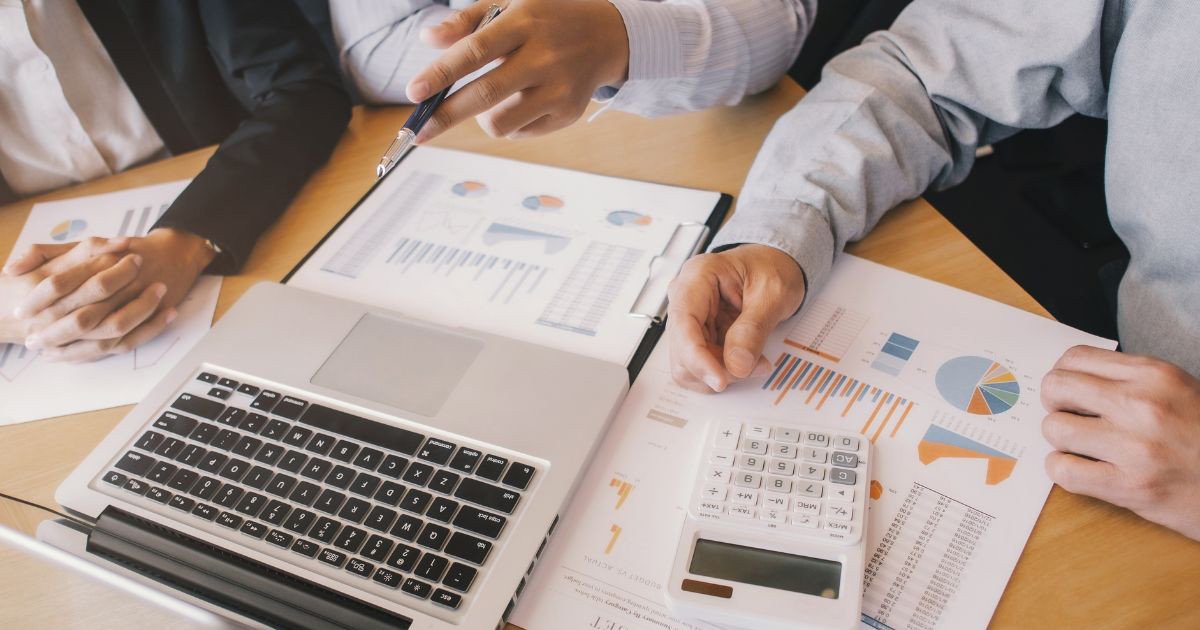 Mô tả công việc kế toán bán hàng hàng ngày, hàng tháng và cuối kỳ