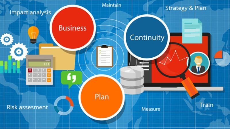 Người đang lên kế hoạch kinh doanh liên tục trên máy tính xách tay