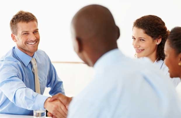 Người giỏi giao tiếp hiệu quả tương tác tích cực với đồng nghiệp